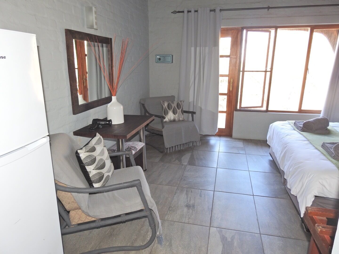 럭셔리 하우스, 침실 6개 | 각각 다른 스타일의 인테리어, 각각 다르게 가구 비치, 책상, 노트북 작업 공간