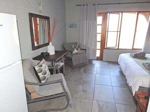 Luxury House, 6 Bedrooms | Individually decorated, individually furnished, desk, laptop workspace - Balule Bushveld Safari Lodge  (Phalaborwa)