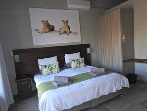 Luxury House, 6 Bedrooms - Balule Bushveld Safari Lodge  (Phalaborwa)