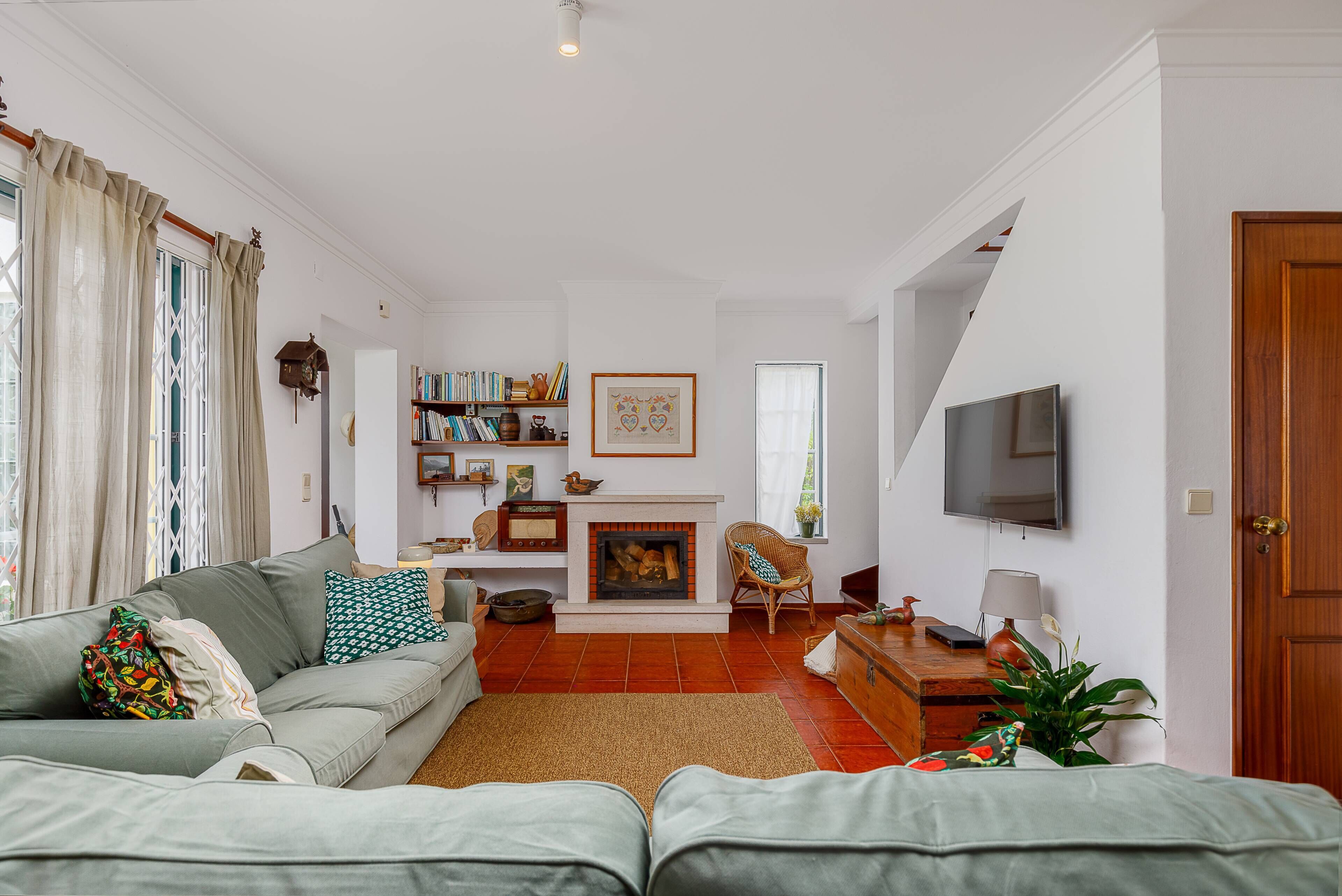 Televisie en een open haard