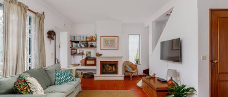 Televisie en een open haard