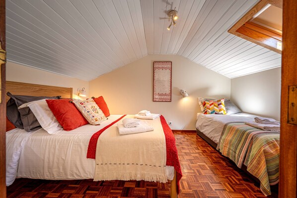 3 bedrooms, iron/ironing board, Internet, bed sheets