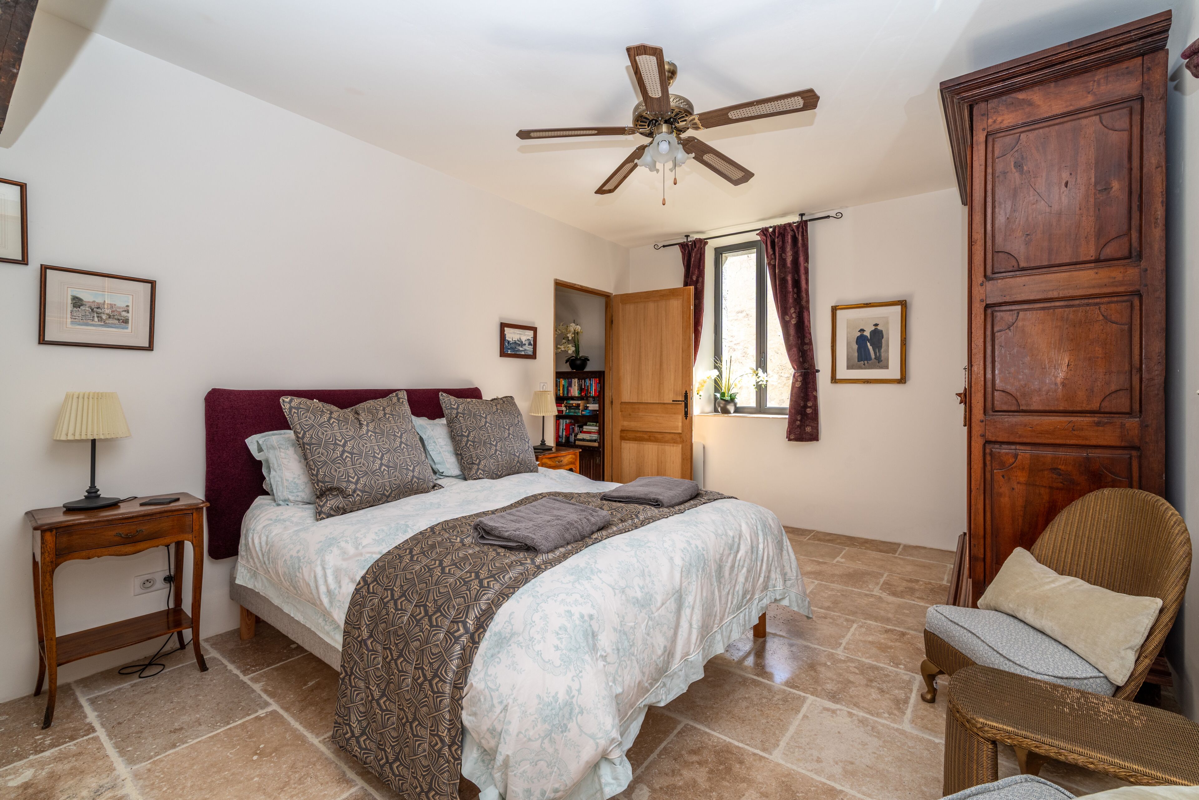 1 chambre, bureau, fer et planche à repasser, Wi-Fi gratuit