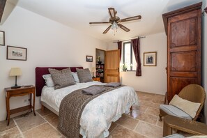 1 slaapkamer, een bureau, een strijkplank/strijkijzer, gratis wifi