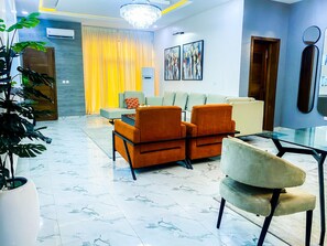 Luxury Apartment, Pool Access, Ocean View | Living area - Plistbooking (Lekki)
