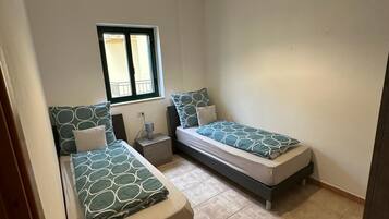 2 Schlafzimmer, Reisekinderbett, kostenloses WLAN, Bettwäsche