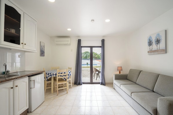 Apartamento standard, vista para o jardim | Área de estar
