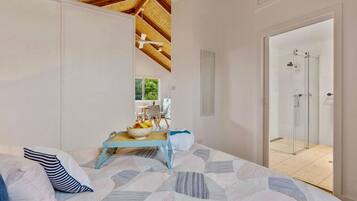 1 bedroom, bed sheets