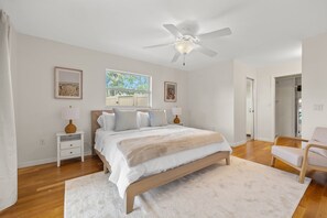 3 bedrooms, desk, iron/ironing board, travel cot - ★ Relax & Play • Pool • Pets OK • Near IRB & St. Pete (Largo)