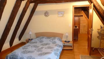 2 habitaciones, tabla de planchar con plancha, cuna de viaje y wifi