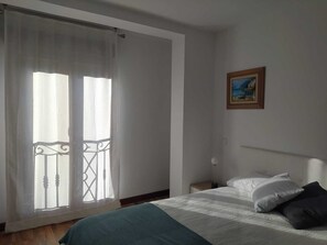 2 chambres, fer et planche à repasser, accès à Internet, literie fournie