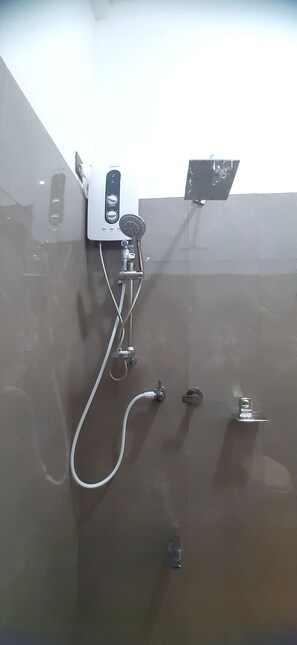 Free toiletries, hair dryer, bidet, towels - Anuradhapura Kingdom View Resort  (Anuradhapura)