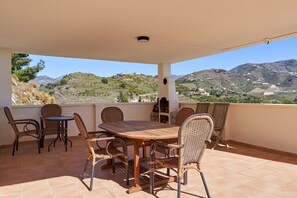 تناول الطعام بالخارج