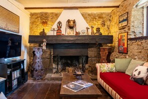 TV, fireplace, ping pong, streaming services - Villa "Il Rancho Grande" with Private Pool, Private Terrace & Wi-Fi (Città di Castello)