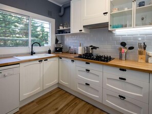 Fridge, microwave, oven, dishwasher - Millenium by Interhome (Premià de Dalt)