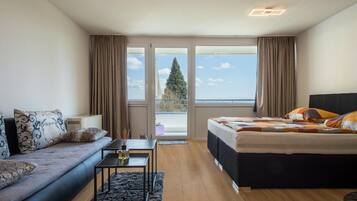 1 habitación, tabla de planchar con plancha, wifi gratis y ropa de cama