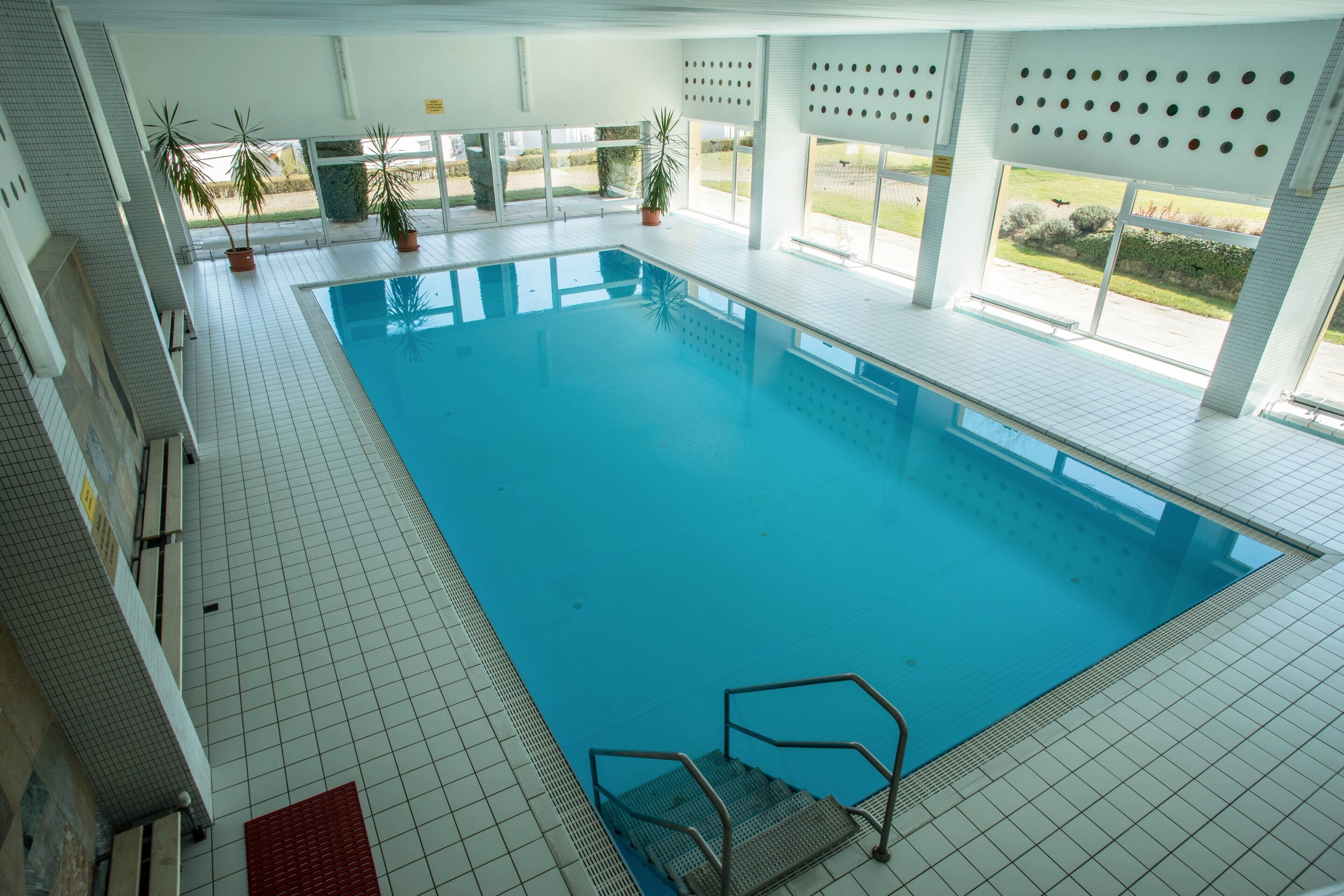 Una piscina techada, una piscina climatizada