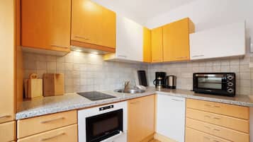 Kühlschrank, Mikrowelle, Ofen, Herdplatte