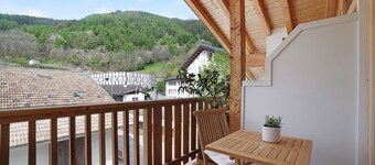 Appartamento "Zwick Valmeina" con vista panoramica, balcone e giardino comune