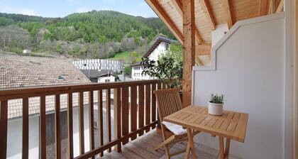 Appartement "Zwick Valmeina" avec vue panoramique, balcon et jardin commun