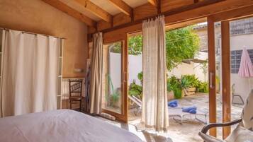 2 slaapkamers, een bureau, een strijkplank/strijkijzer, wifi