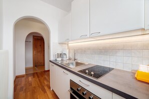 Réfrigérateur, four, plaque de cuisson, lave-vaisselle