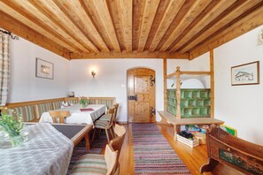 Interior - Holiday Apartment "Zwick Spinei" with Mountain View, Balcony & Shared Garden (Mals)