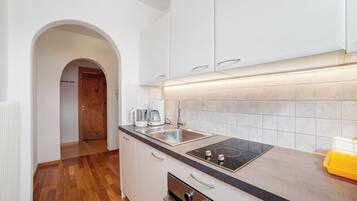 KĂŒhlschrank, Ofen, Herdplatte, GeschirrspĂŒler