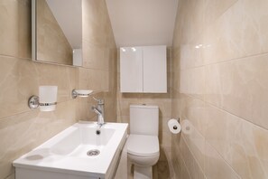 Shower, hair dryer, towels - Vacation Home "Sol Gran Alacan"' near Beach with Shared Pool & Wi-Fi (el Gran Alacant)
