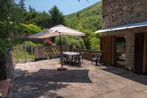 Outdoor dining - Vacation Home "La Cupolina" with Private Terrace, Shared Garden & Wi-Fi (Vicchio)