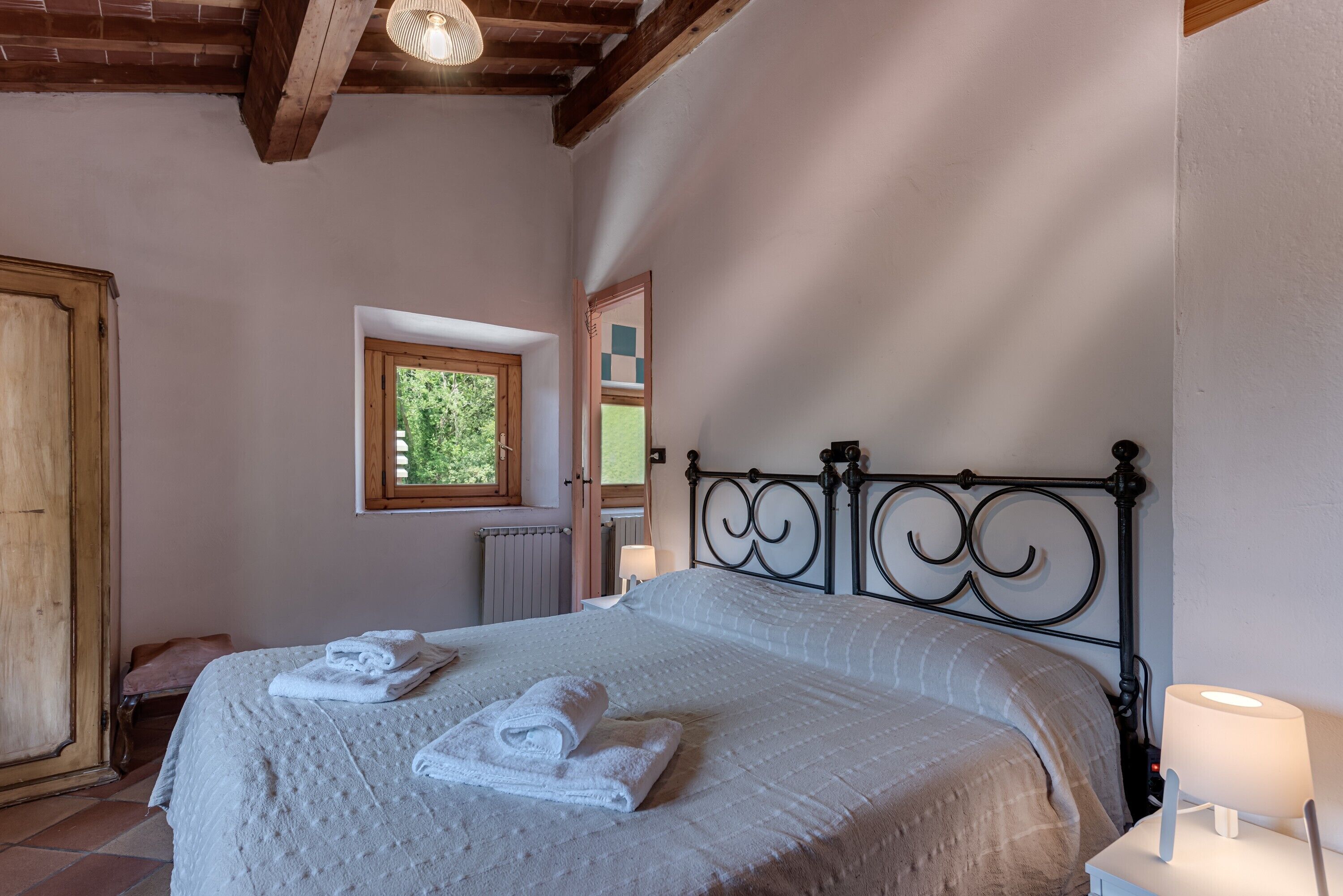 6 bedrooms, free WiFi, bed sheets