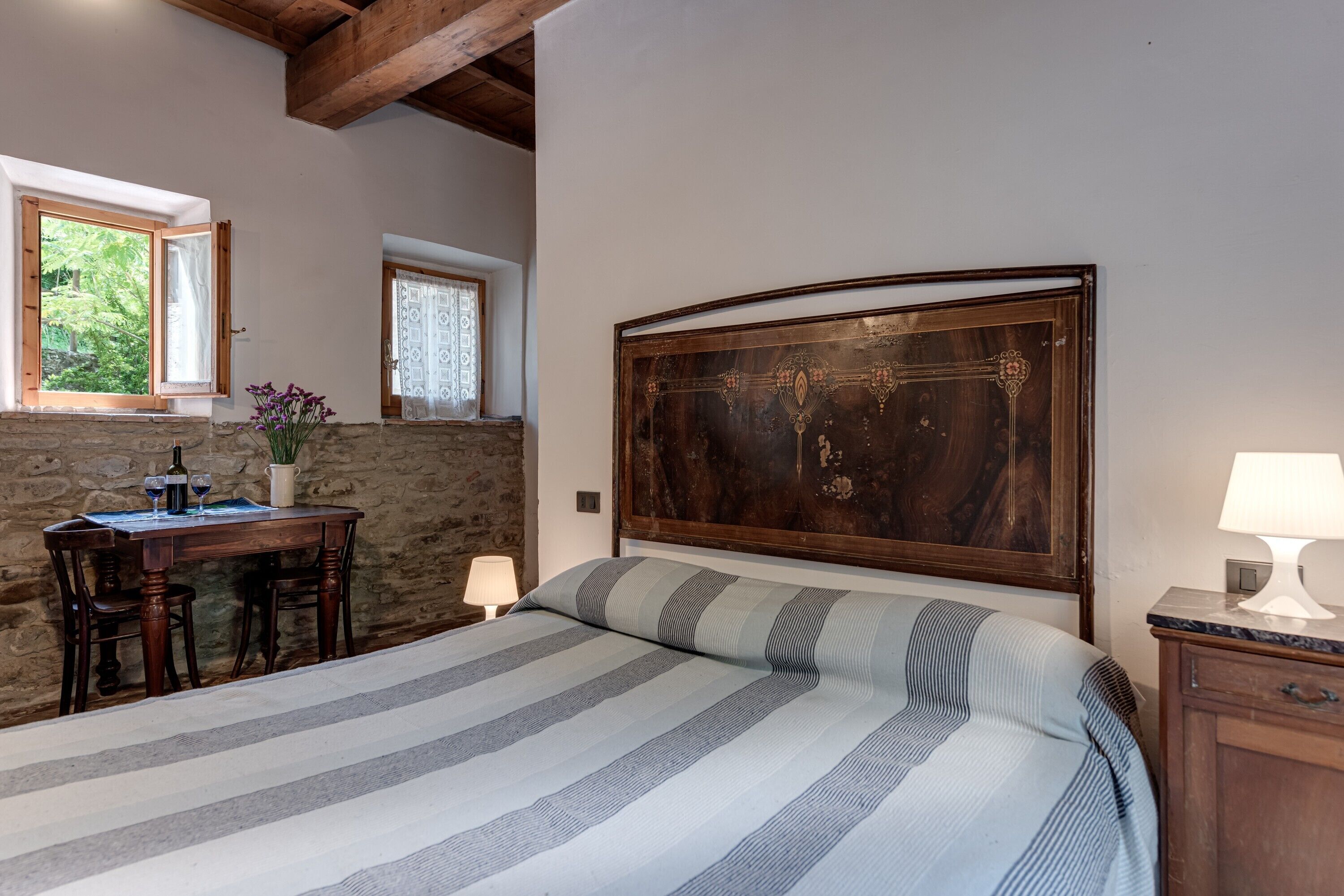 6 عدّة غرف نوم وواي فاي مجانًا وملاءات أسرّة