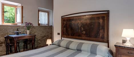 6 室のベッドルーム、WiFi (無料)、ベッドシーツ