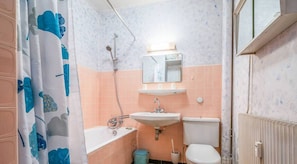 Bathtub, hair dryer