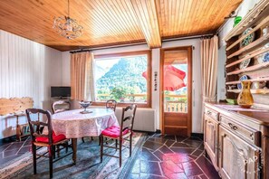 Dining - Holiday Apartment 'Morzine 1000' with Mountain View & Balcony (Morzine)