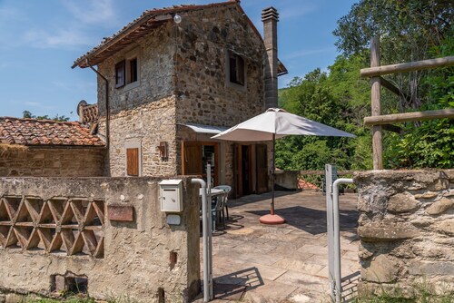 Vacation Home "Il Mulino Della Cupolina" with Private Terrace, Shared Garden & Wi-Fi