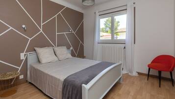 3 chambres, fer et planche à repasser, Wi-Fi gratuit, draps fournis