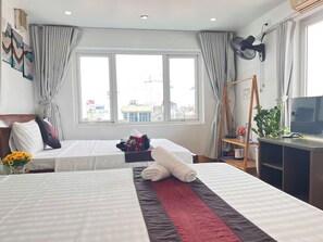 Sengetøy av topp kvalitet, memory foam-senger og skrivebord