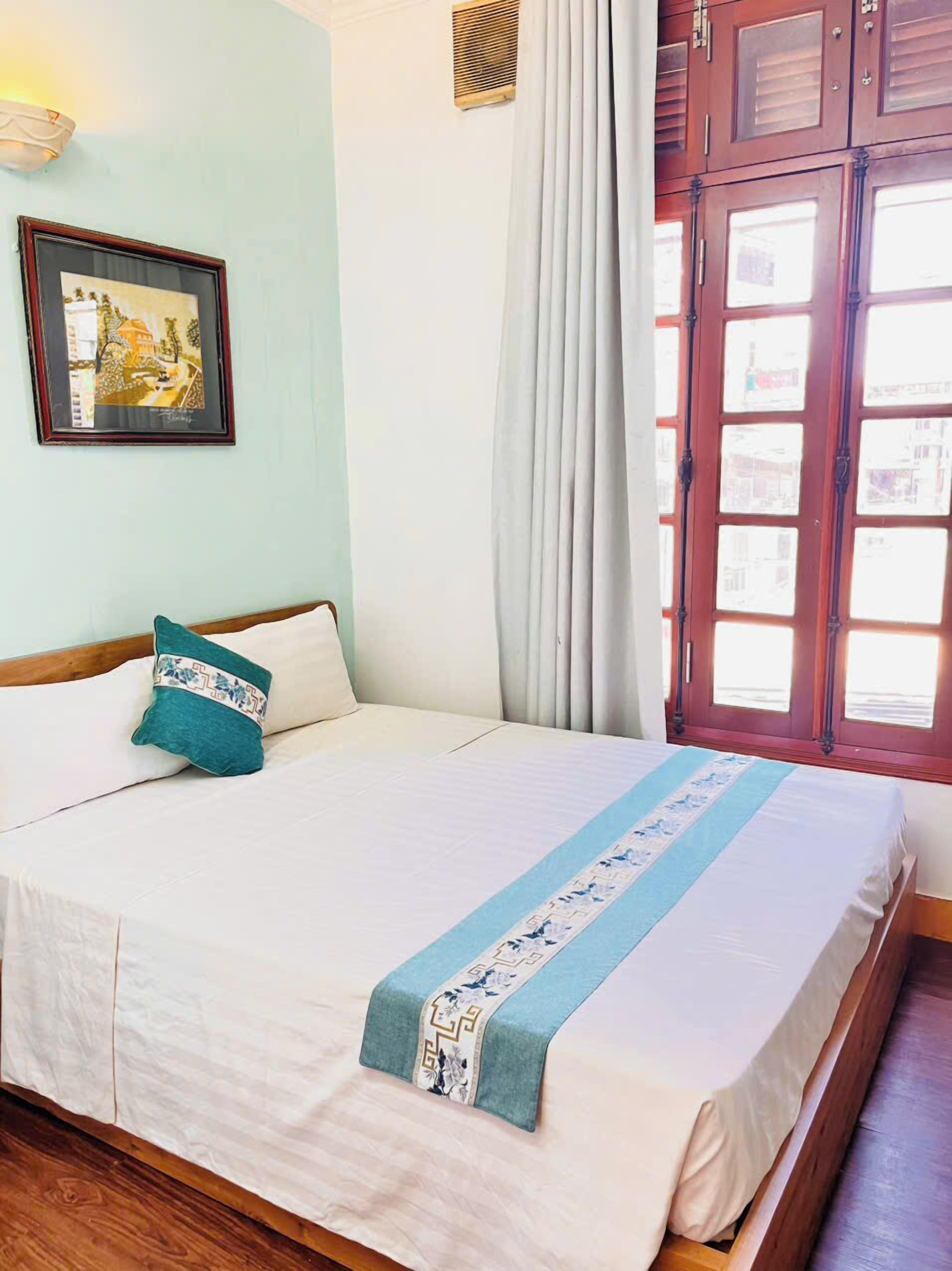 Superior Double Room, City View (Window) | Premium bedding, memory-foam beds, desk, laptop workspace