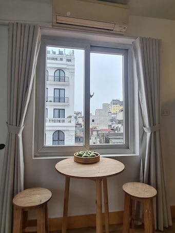 Ropa de cama de alta calidad, colchones con efecto memoria y escritorio