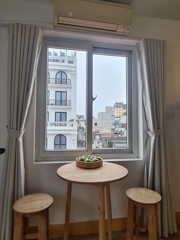 Rom – executive, ikke-røyk, byutsikt | Sengetøy av topp kvalitet, memory foam-senger og skrivebord