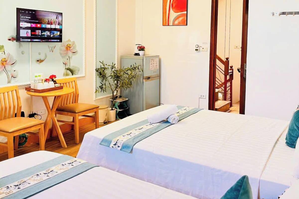 行政客房, 2 张大床, 城市景观 (High Floor) | 高档床上用品、记忆海绵床垫、办公桌、笔记本电脑工作区