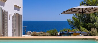 Breathtaking high end villa w/spectacular sea view