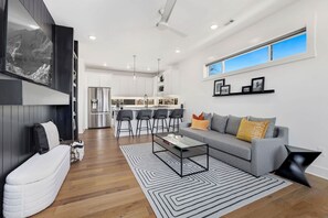 Téléviseur, bureau