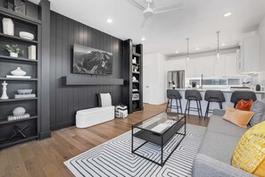 Téléviseur, bureau