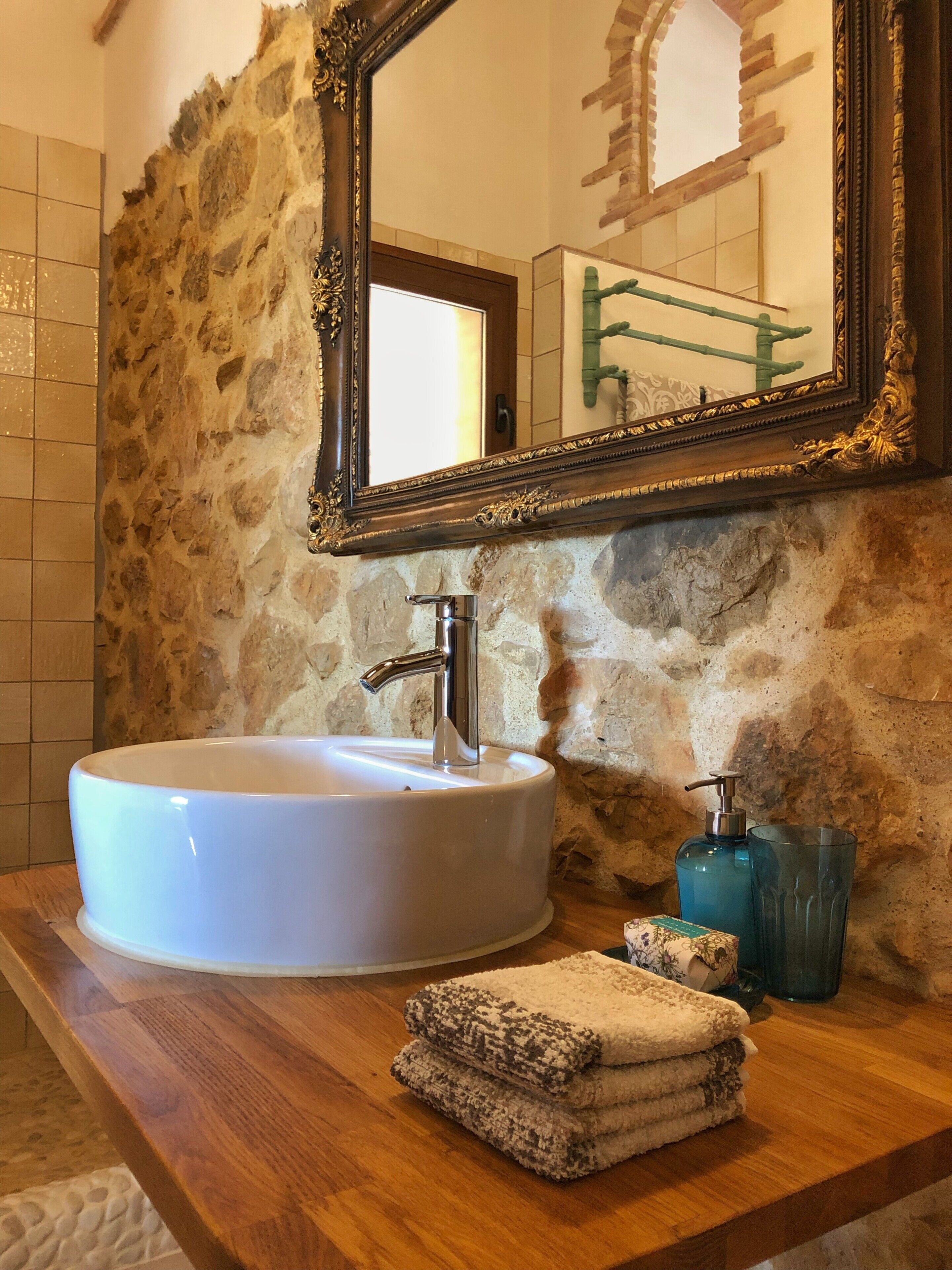 Een douche, een haardroger, handdoeken