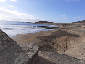 Beach - Vacation Home "Villa Esperanza" with Mountain View, Private Terrace & Wi-Fi (Villa de Arico)