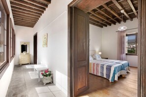 3 bedrooms, free WiFi, bed sheets - Vacation Home "Villa Esperanza" with Mountain View, Private Terrace & Wi-Fi (Villa de Arico)