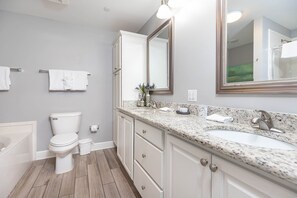 Condo, 3 Bedrooms | Bathroom | Towels, shampoo - Phoenix Gulf Shores by Brett/Robinson Vacations (Gulf Shores)