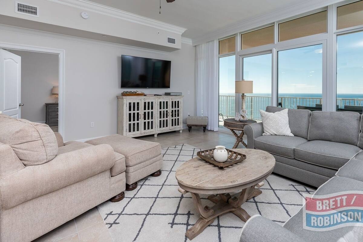Condo, 4 Bedrooms | Living area